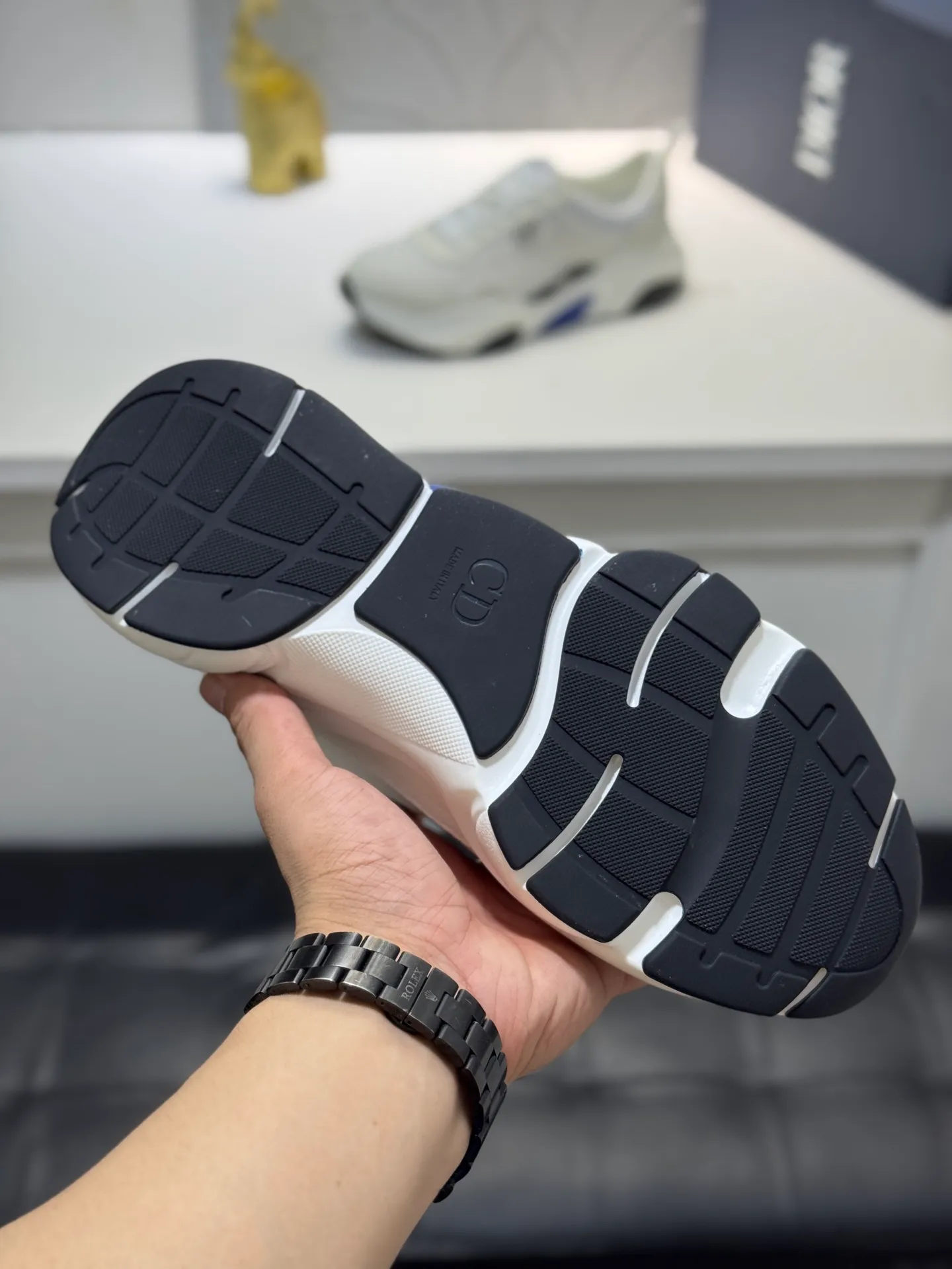 Men's shoes 💰440【New style】🪳🪳(Dior) popular model【New style】⚠⚠️Top purchasing agent🔍🔍Men's HK counters are on sale simultaneously. Sole: The original sole is specially provided by the original factory. The exclusive movable molded sole is super comfortable. The original factory follows the order. 🔍🔍The high-quality multi-color splicing design is exquisite and unique, and the cowhide stitching mesh lining💪Details determine the quality. We only make shoes with care. You can enter and exit the counter at will. Welcome to compare🇮🇹Size: 38-44 (45 customized